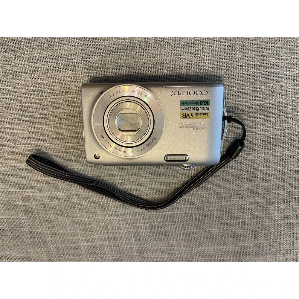Nikon Coolpix S3300 Digital Camera Silver 16MP 6x Zoom Bundle 8GB SD Card Tested